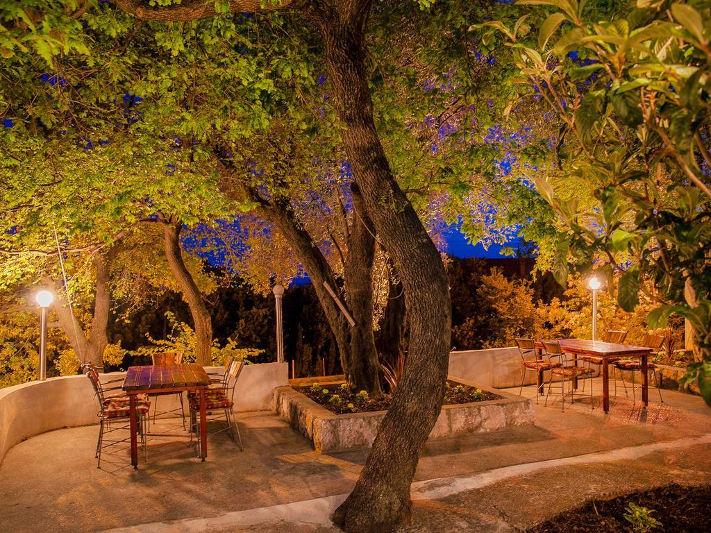 Pansion Nobel Hotel Petrovac Bagian luar foto