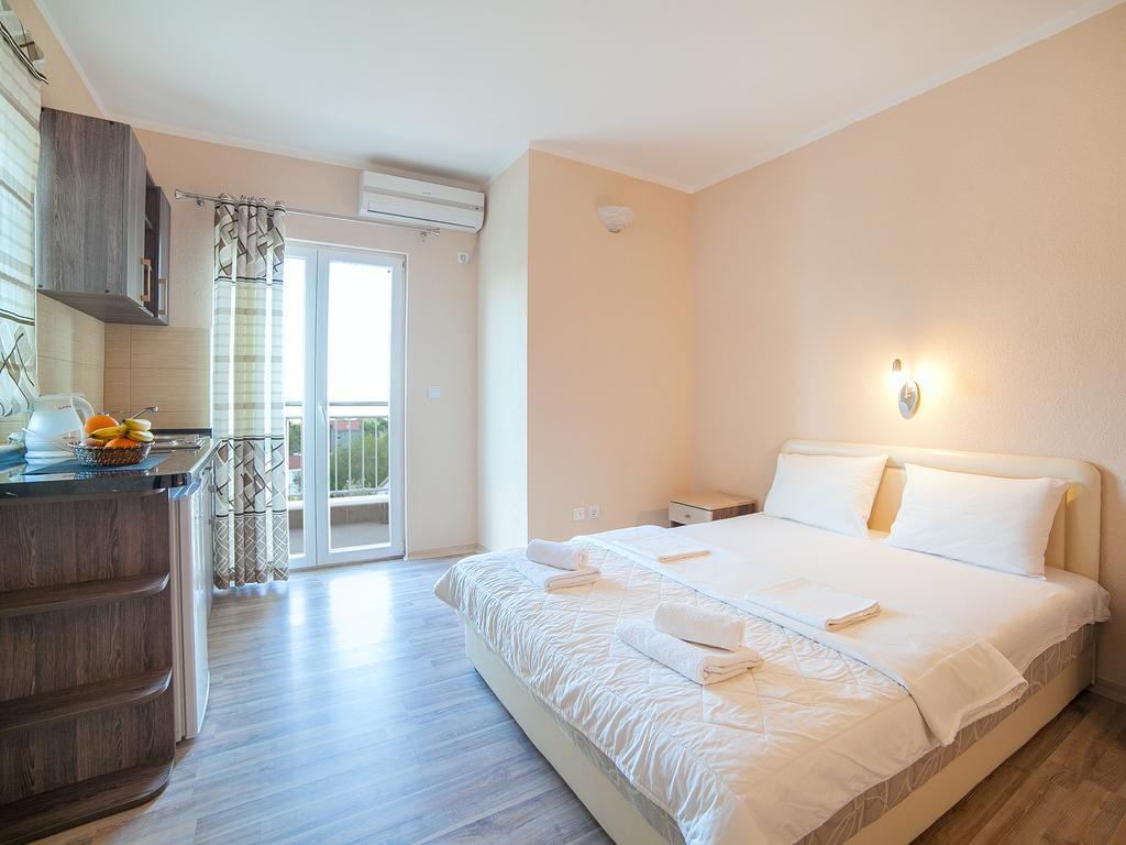 Pansion Nobel Hotel Petrovac Ruang foto