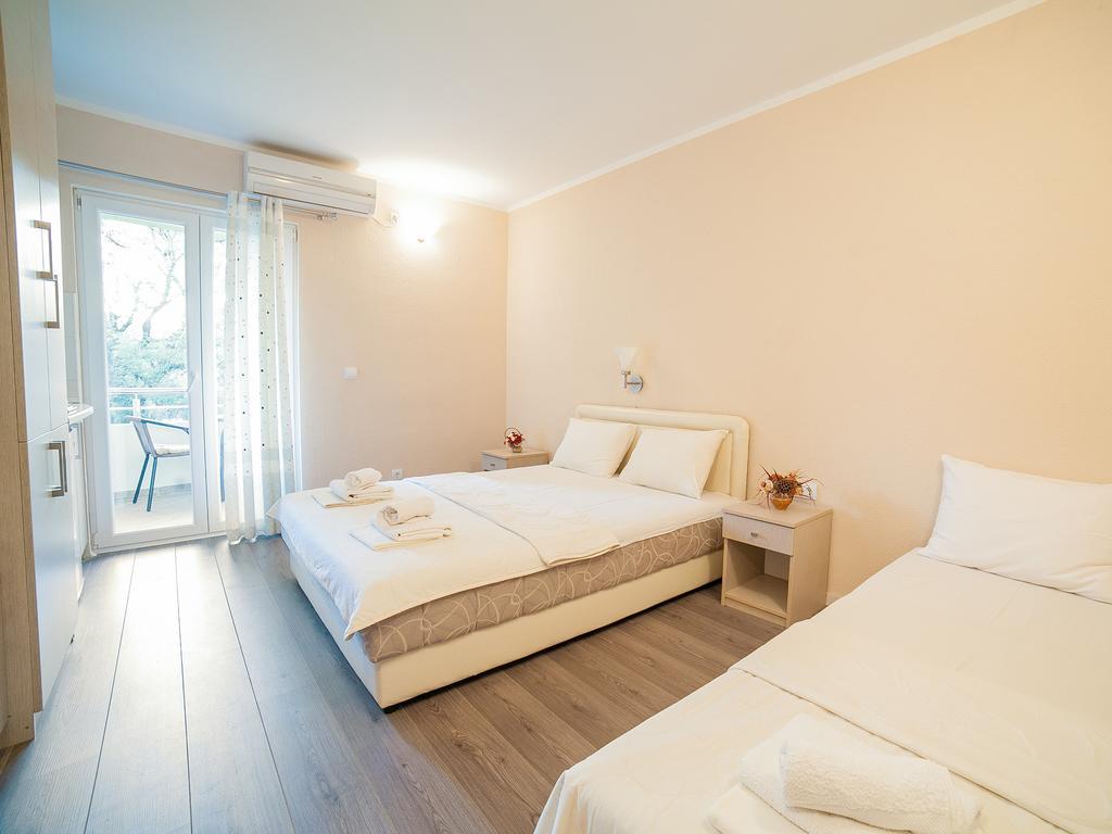 Pansion Nobel Hotel Petrovac Ruang foto