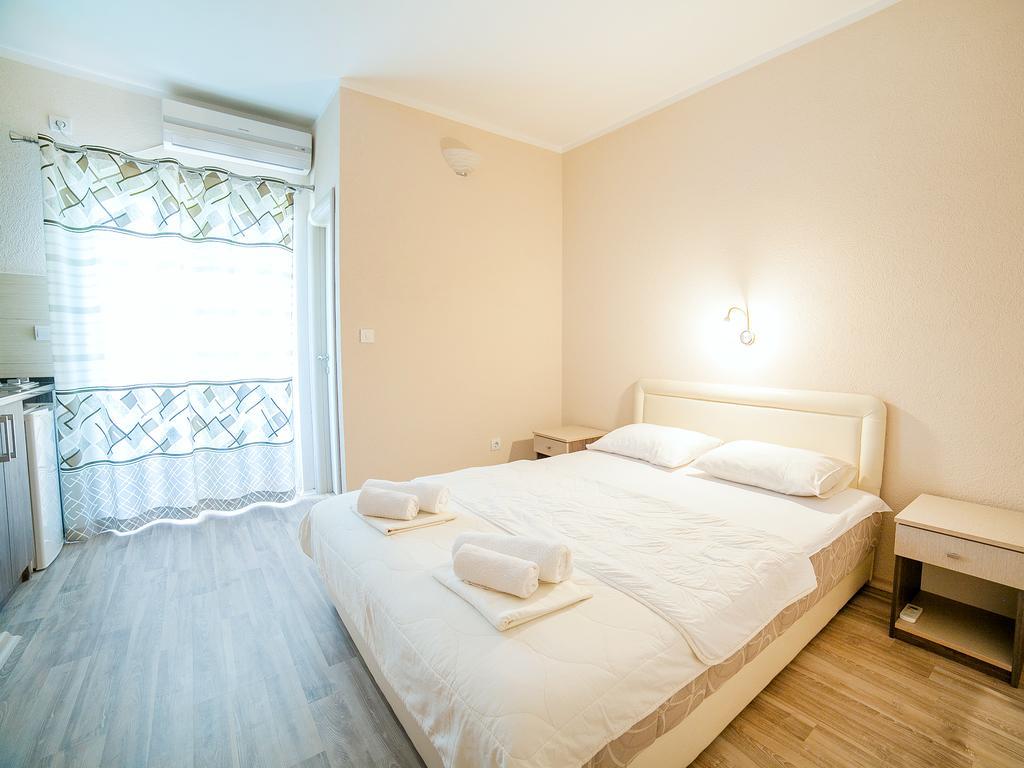 Pansion Nobel Hotel Petrovac Ruang foto