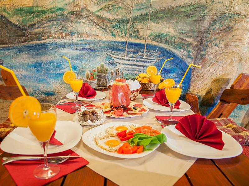 Pansion Nobel Hotel Petrovac Bagian luar foto