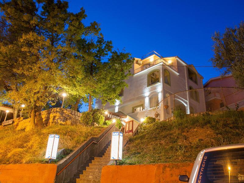 Pansion Nobel Hotel Petrovac Bagian luar foto