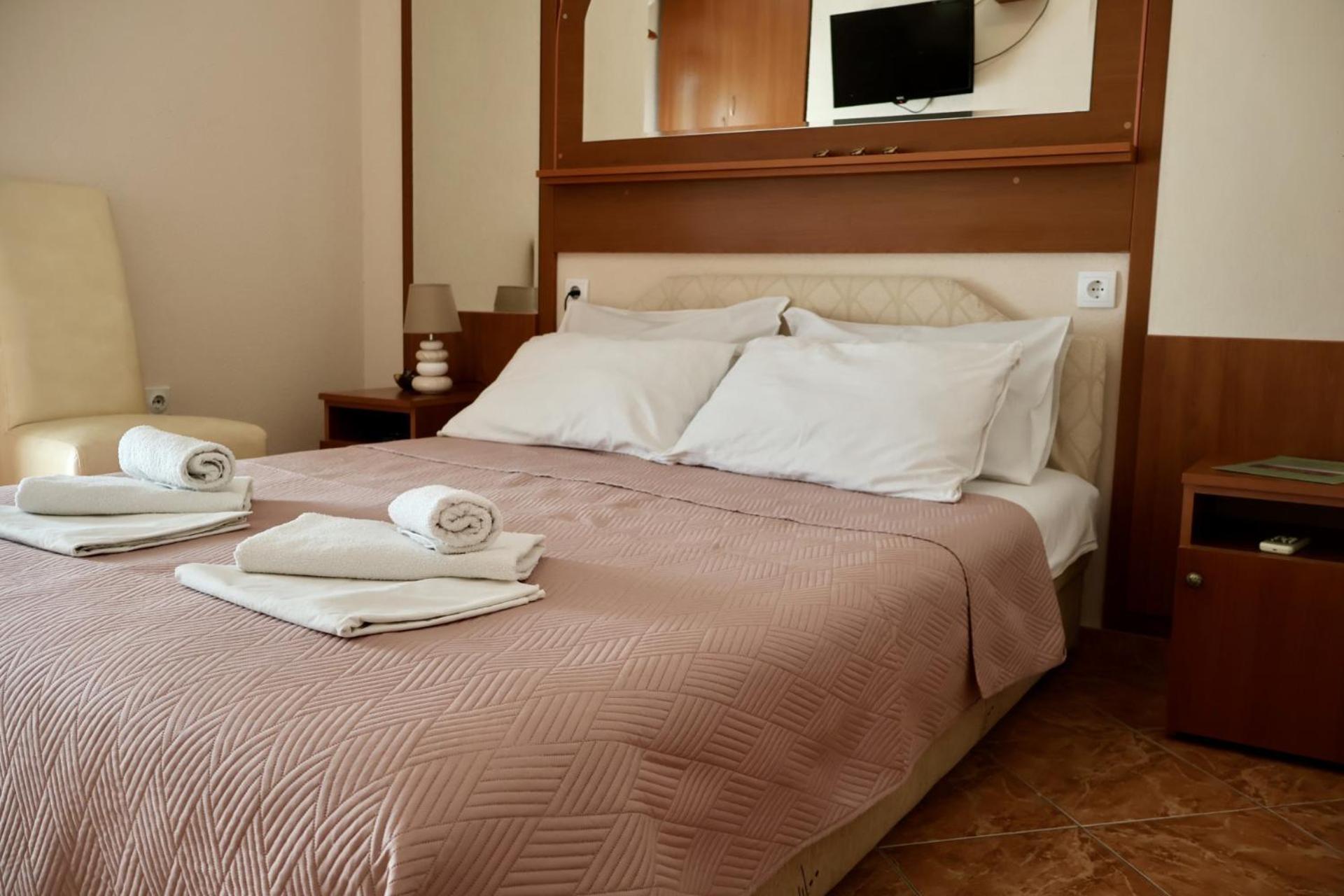 Pansion Nobel Hotel Petrovac Bagian luar foto
