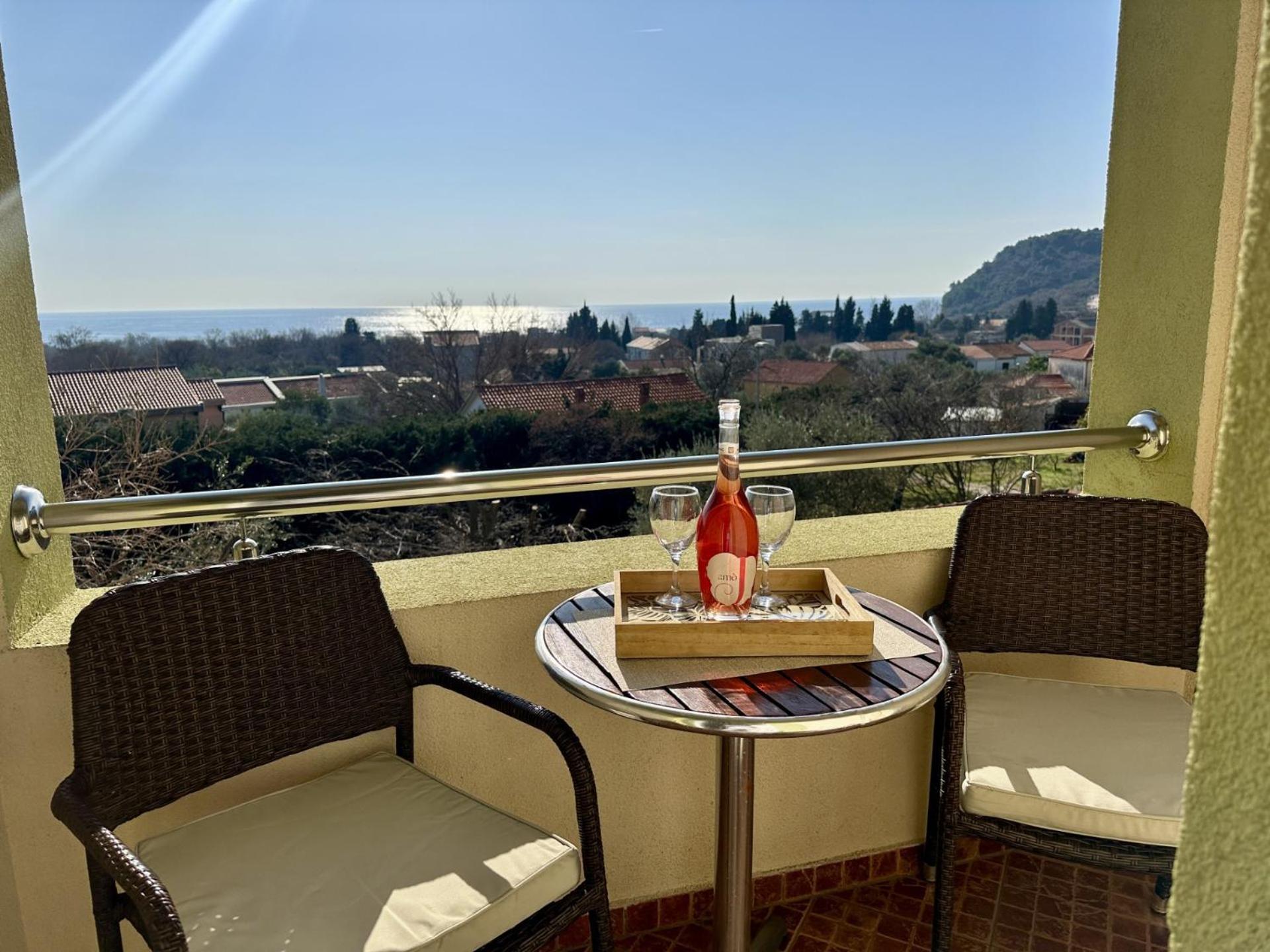 Pansion Nobel Hotel Petrovac Bagian luar foto