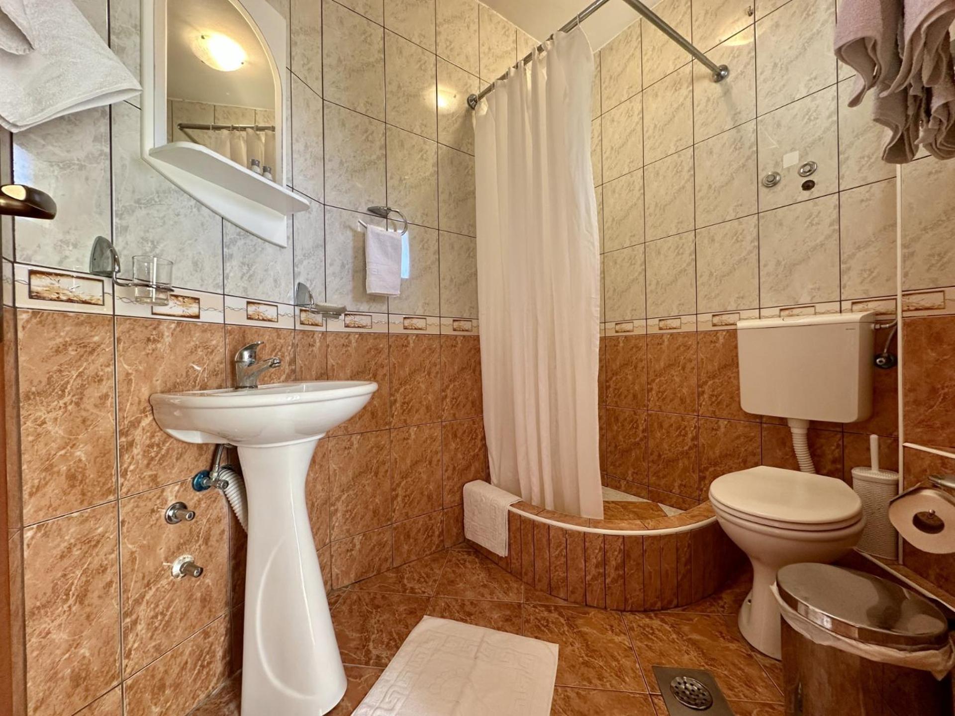 Pansion Nobel Hotel Petrovac Bagian luar foto