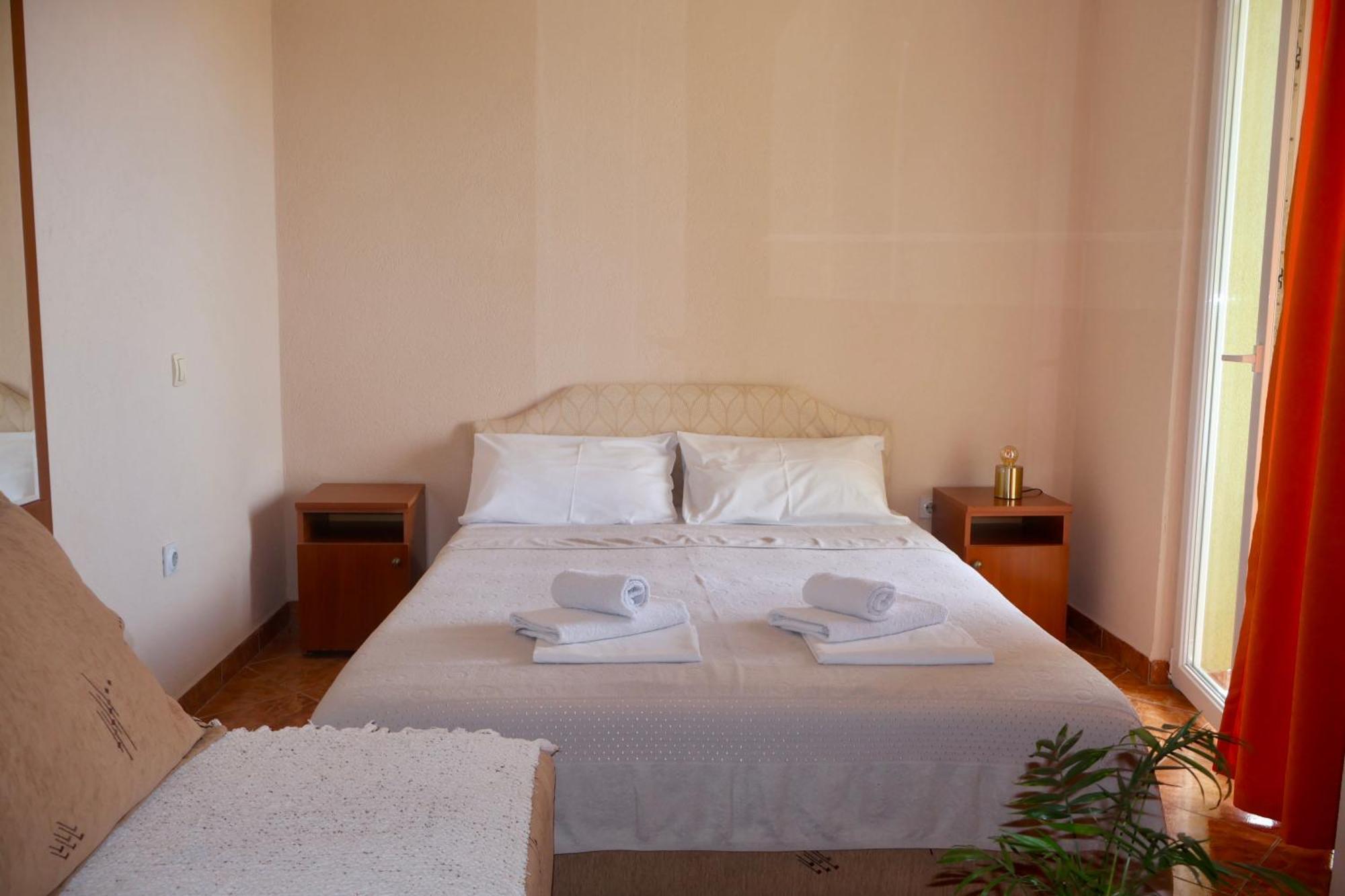 Pansion Nobel Hotel Petrovac Ruang foto