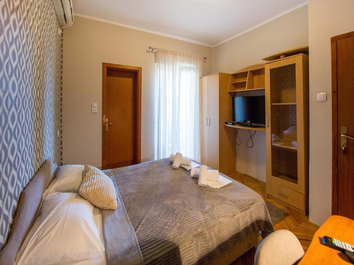 Pansion Nobel Hotel Petrovac Bagian luar foto